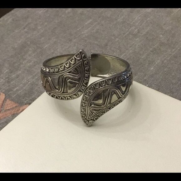 Silver Tribal Design East West Bangle Bracelet - Picture 2 of 3